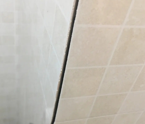 壶关瓷砖空鼓维修公司分享阳台瓷砖脱落的修复过程可以分为以下几个步骤